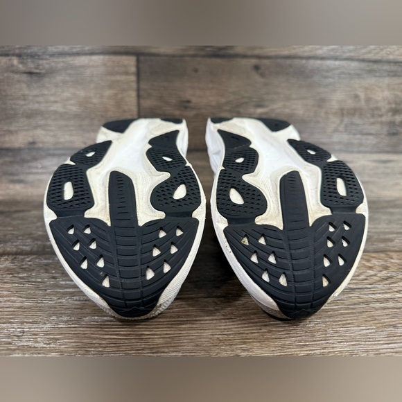 Hoka Skyflow Women’s Athletic Sneakers Sz 8.5 - Picture 11 of 12